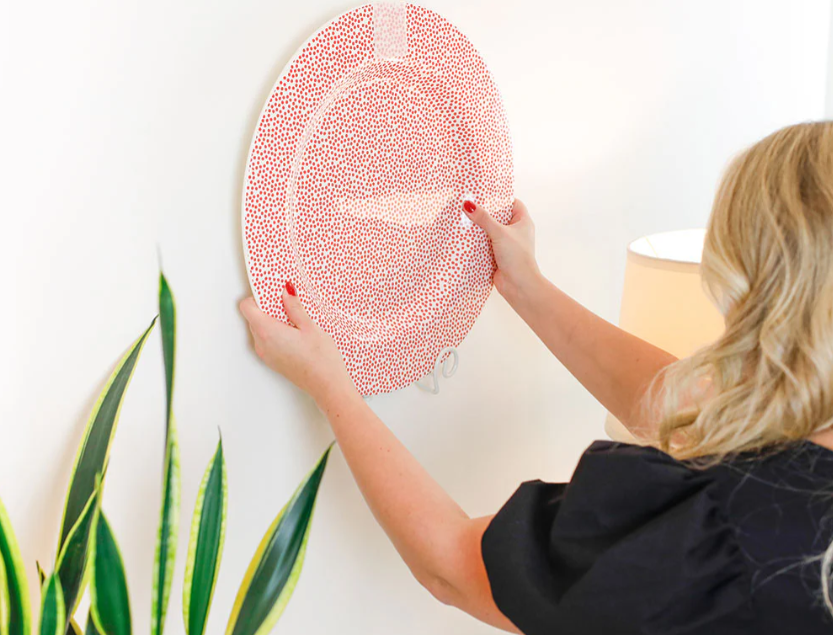 White Swirl Plate Stand